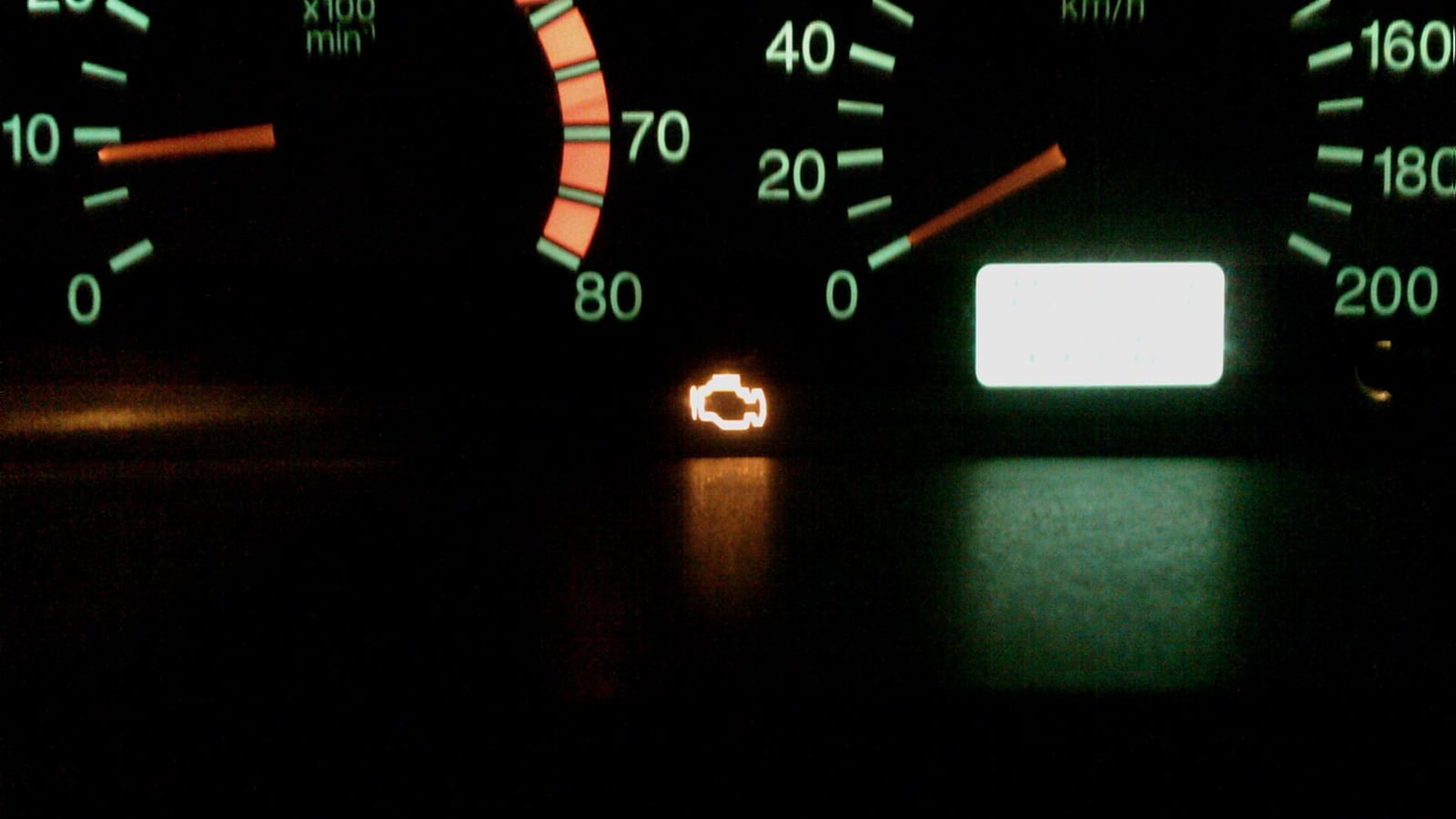 Горящий индикатор Check Engine на приборной панели